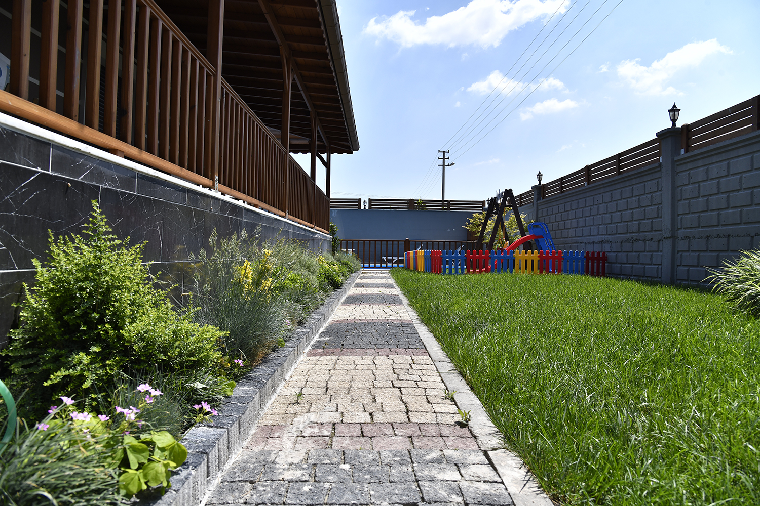 Peyzaj Uygulamaları ve Bahçe Bakımları