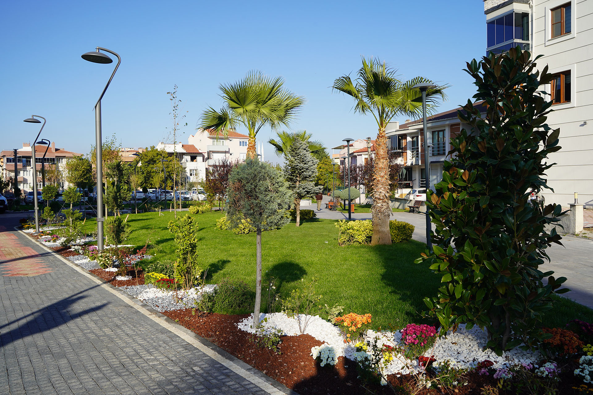 Peyzaj Uygulamaları ve Bahçe Bakımları