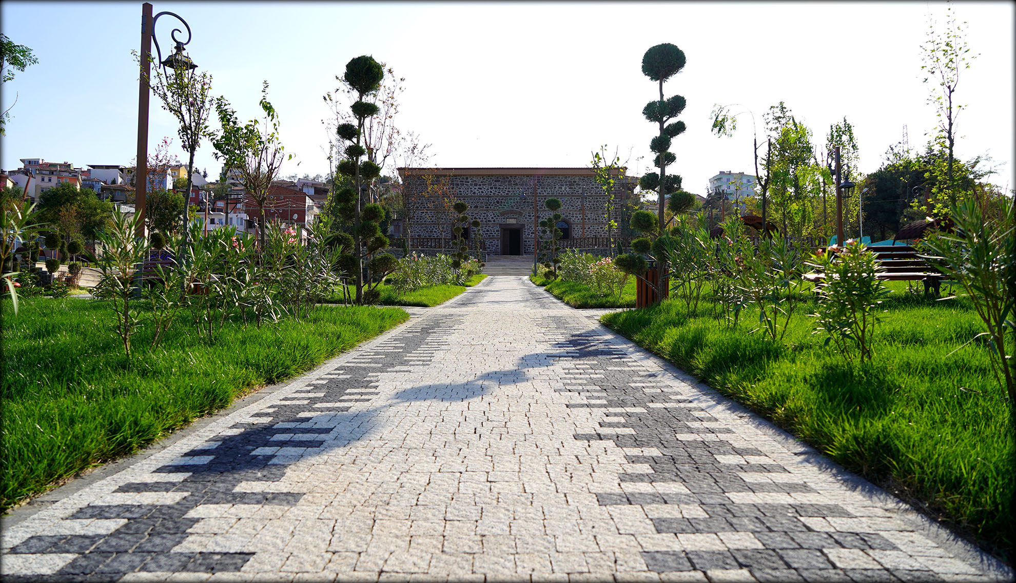 Peyzaj Uygulamaları ve Bahçe Bakımları